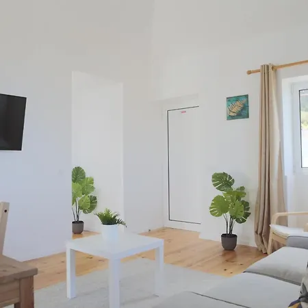 House Nobrega Of Madeira ホリデーパーク アルコ・ダ・カリェタ